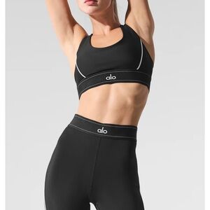 ALO Yoga Suit up sports bra